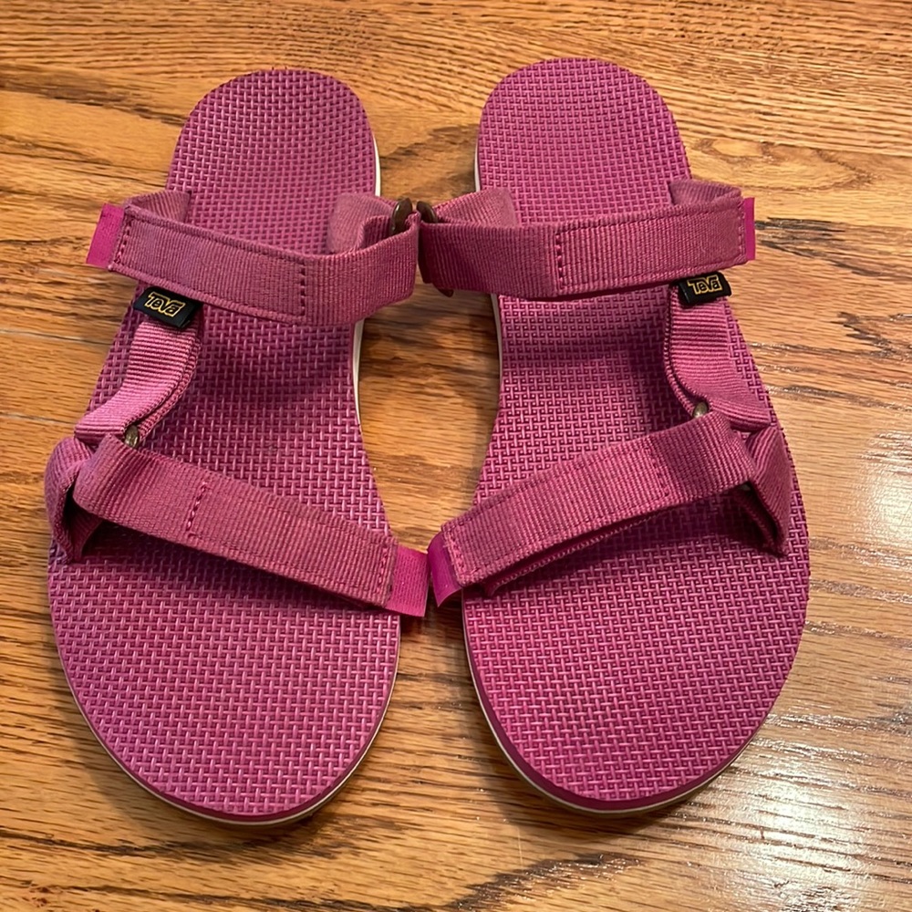 TEVA Universal Slide Sandals. Size 10. Magenta Sport. EUC